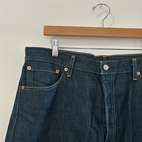 Dark Wash Men’s Levi’s size 38x32 - Picture 2 of 5